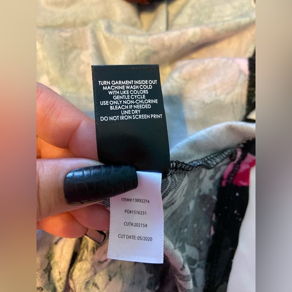 Torrid Super Soft Lace Bell Sleeve Dress; Black Floral; Size 00 (10) - Picture 6 of 11